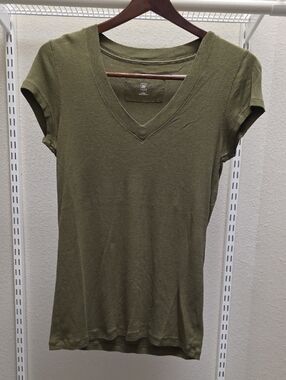 GAP Women’s Olive Green V-Neck Tank Top